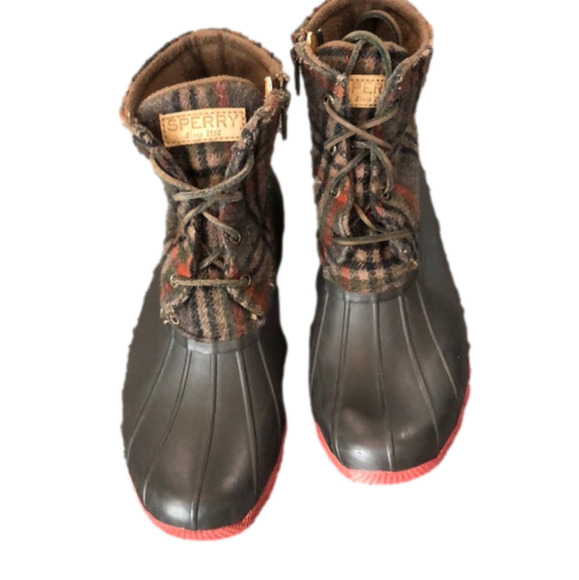 Sperry Saltwater Plaid Duck Boot.  Size 8 - Picture 1 of 10